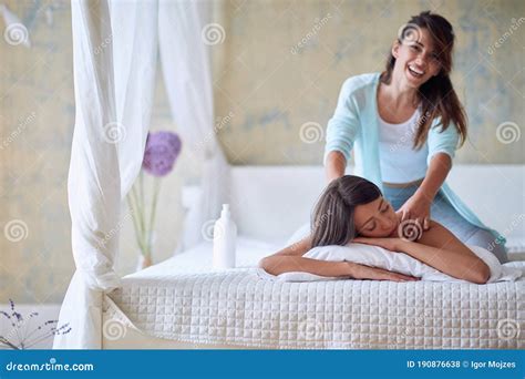 Massage Seductions .